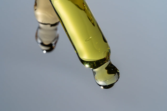 Pipette whit liquid mct oil